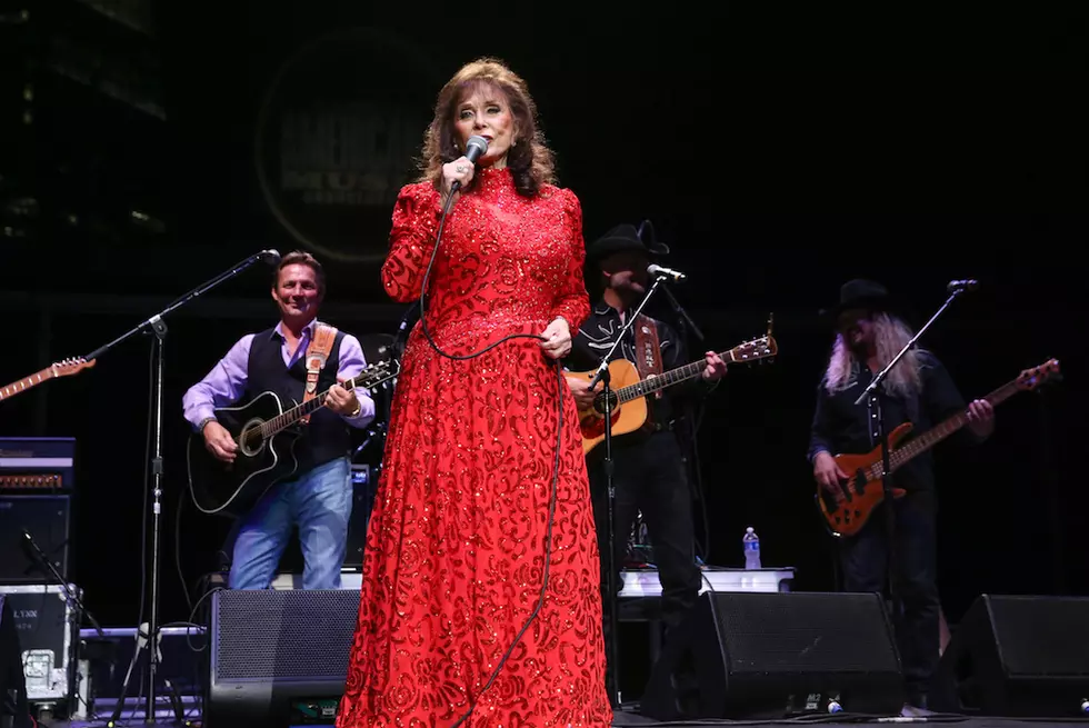 The Boot News Roundup: Loretta Lynn Named 2018 CMT Artist of a Lifetime + More