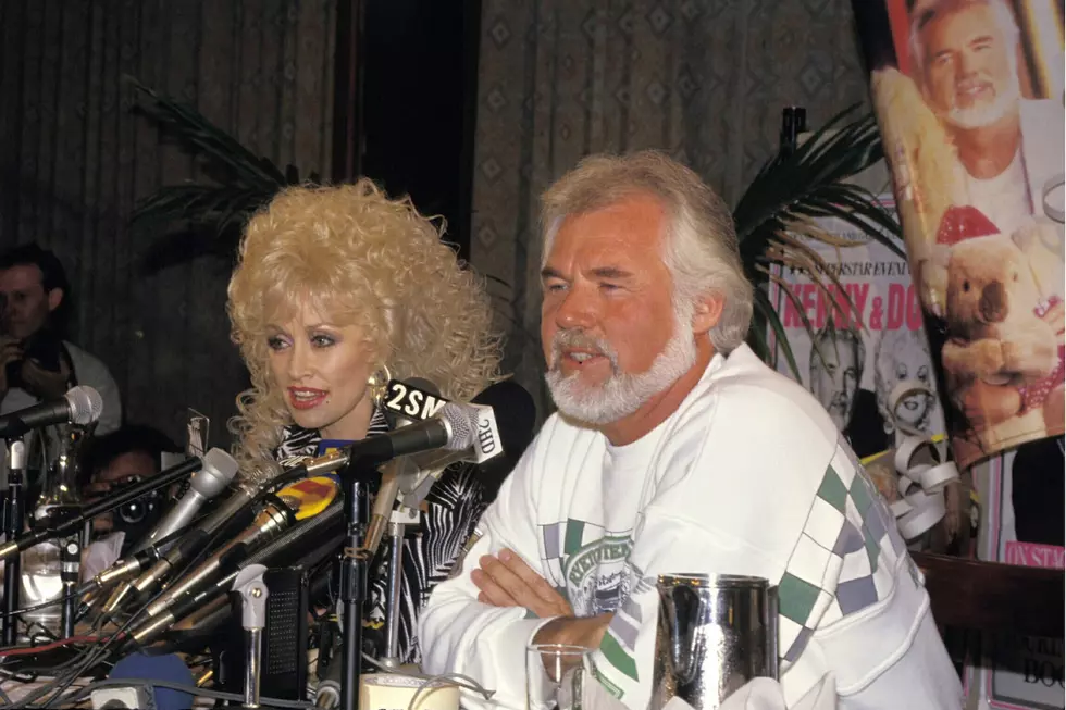 36 Years Ago: Kenny Rogers and Dolly Parton’s ‘Islands in the Stream’ Tops Pop, Country Charts