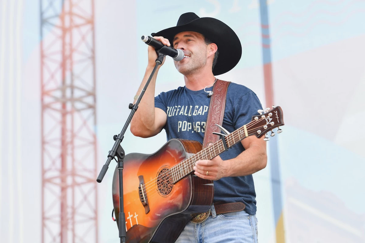 Aaron Watson Gives Back to Home State With New Live Album
