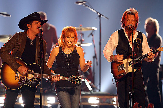 5 Ridiculously &#8217;90s Country Music Videos