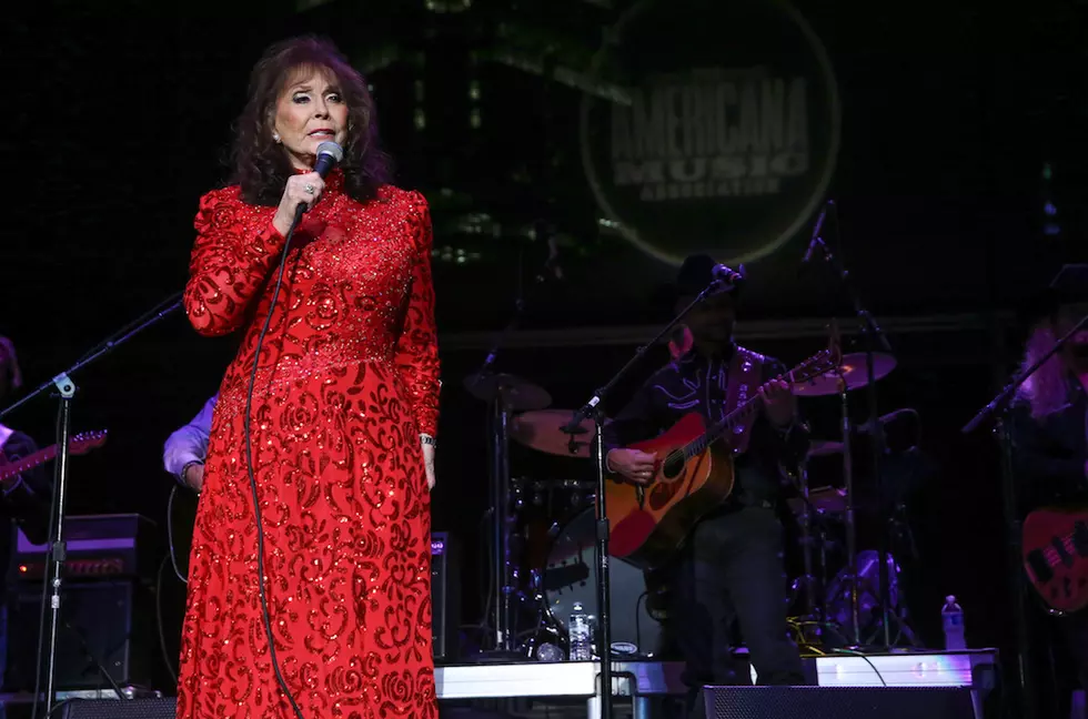 Loretta Lynn Calls Out Tabloid Reports She’s Dying: ‘You’re Kiddin’ Me!’