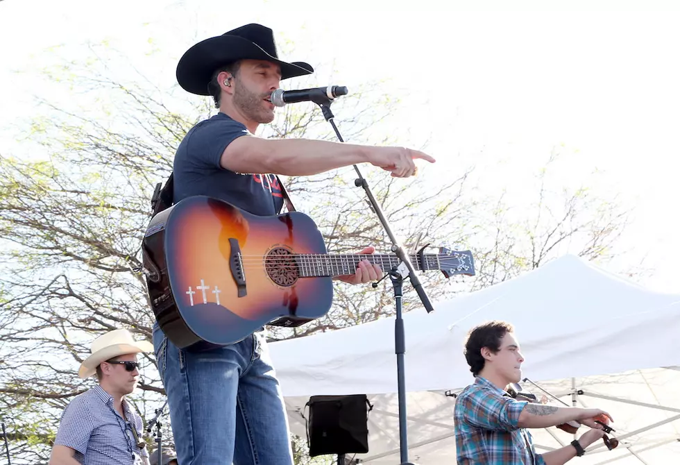 For Aaron Watson, Making a Christmas Album Was a Family Affair