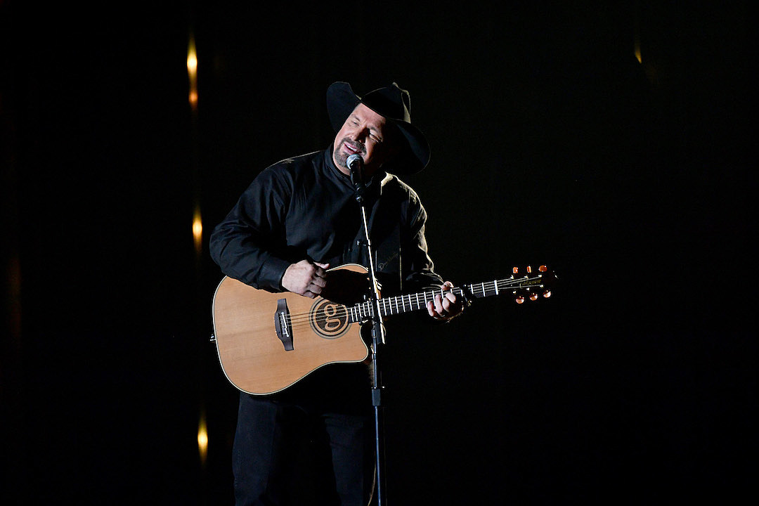 News Roundup: Garth Earns iHeartRadio Artist of the Decade + More