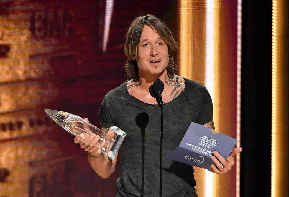 Keith Urban’s Reaction to Winning 2018 CMA Entertainer of the Year Is Pure Shock [WATCH]