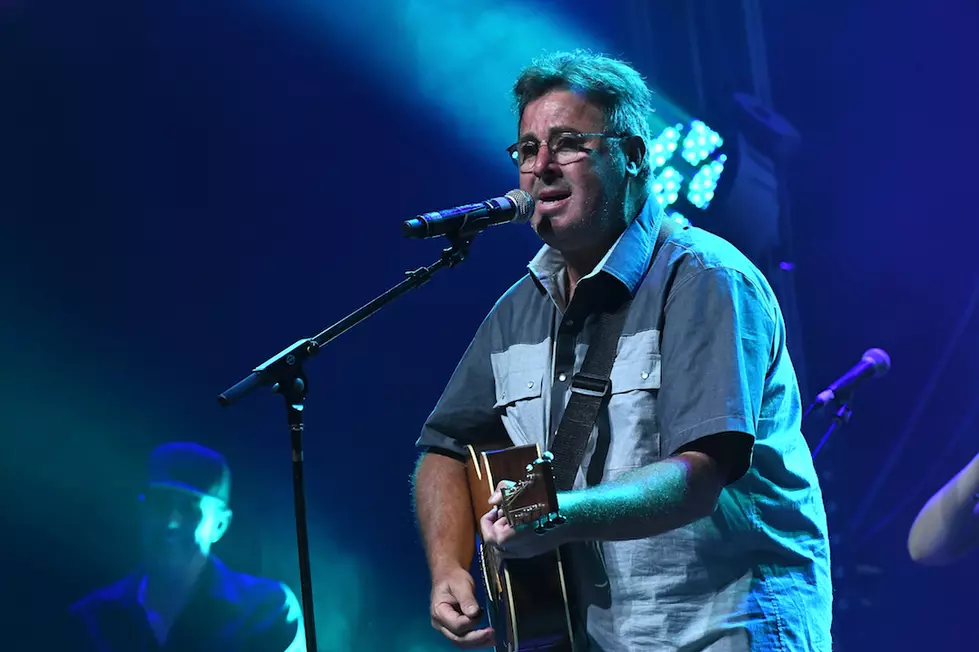 Interview: Vince Gill Sticks Up for the Underdog on New Album &#8216;Okie&#8217;