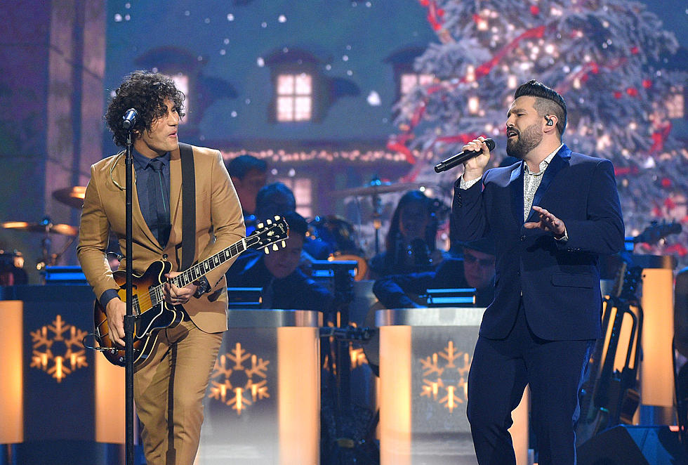 The Boot News Roundup: ‘CMA Country Christmas’ 2018 Re-airing + More