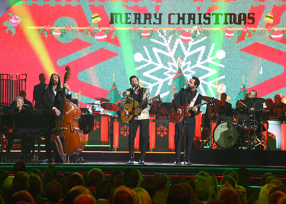 POLL: Which 'CMA Country Christmas' 2018 Performance Was Best?