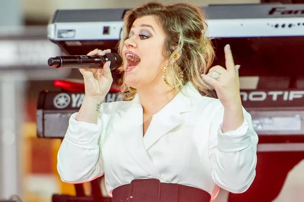 Kelly Clarkson’s ‘Strawberry Wine’ Cover Gives Us ‘90s Country Nostalgia [WATCH]