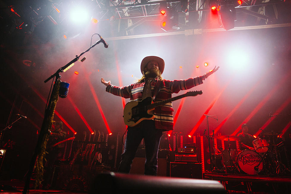 Brothers Osborne Have &#8216;a Damn Good Time&#8217; at Philadelphia Tour Stop [PICTURES]