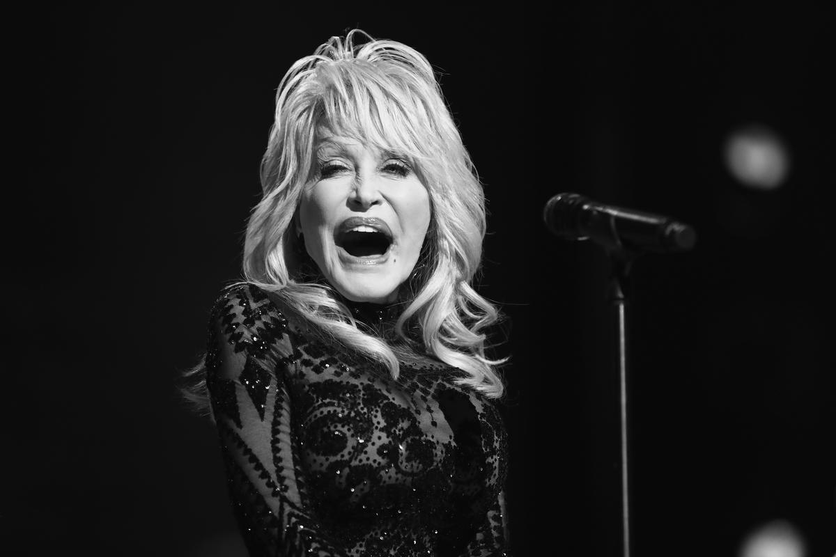 https://townsquare.media/site/623/files/2019/02/dolly-parton-musicares-person-of-the-year-16.jpg?format=natural&q=75&w=1200