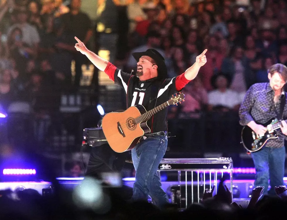 Garth Brooks Brings Massive Choir to Oregon Show for 'Shout'