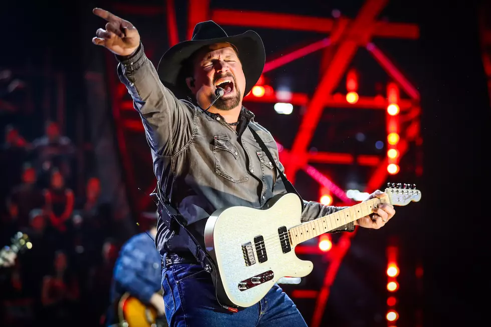 Garth Brooks Uses Dive Bar Tour to Encourage Responsible Drinking