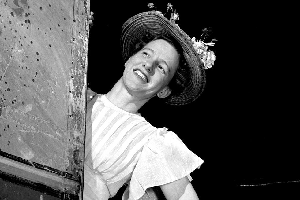 Meet Minnie Pearl: Legendary Country Comedian and Unifying Force