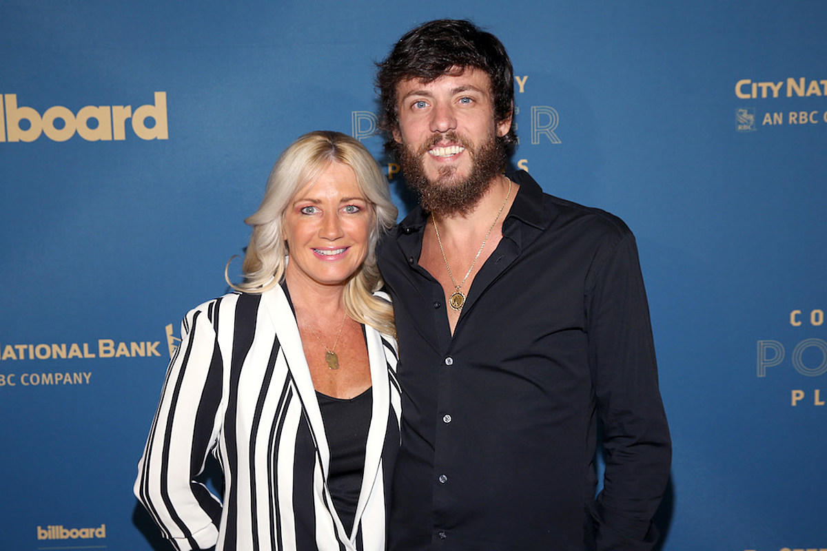 Chris Janson S Favorite Real Friend Of All His Wife Kelly