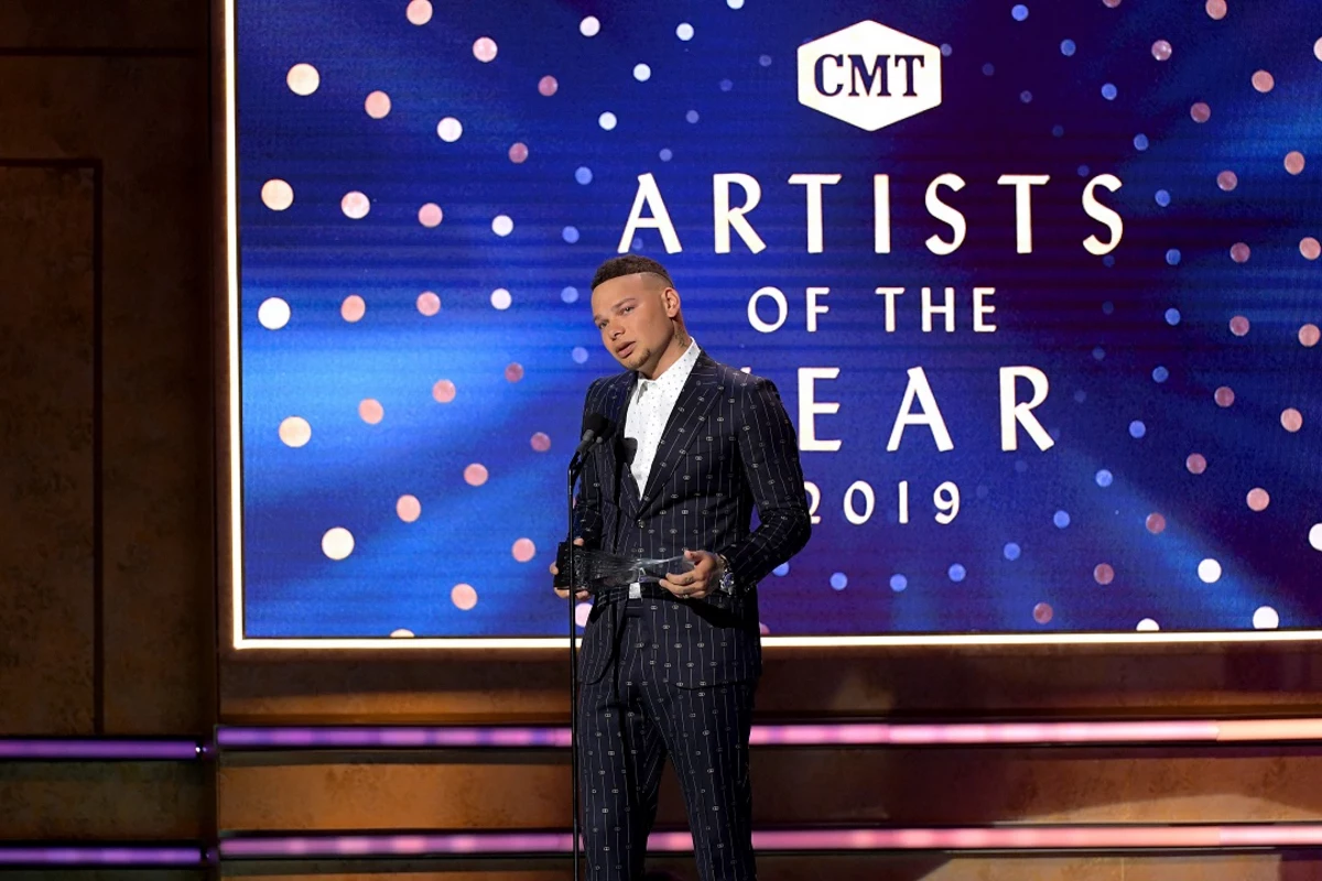 Kane Brown Dedicates Cmt Artist Of The Year Win To Late Drummer