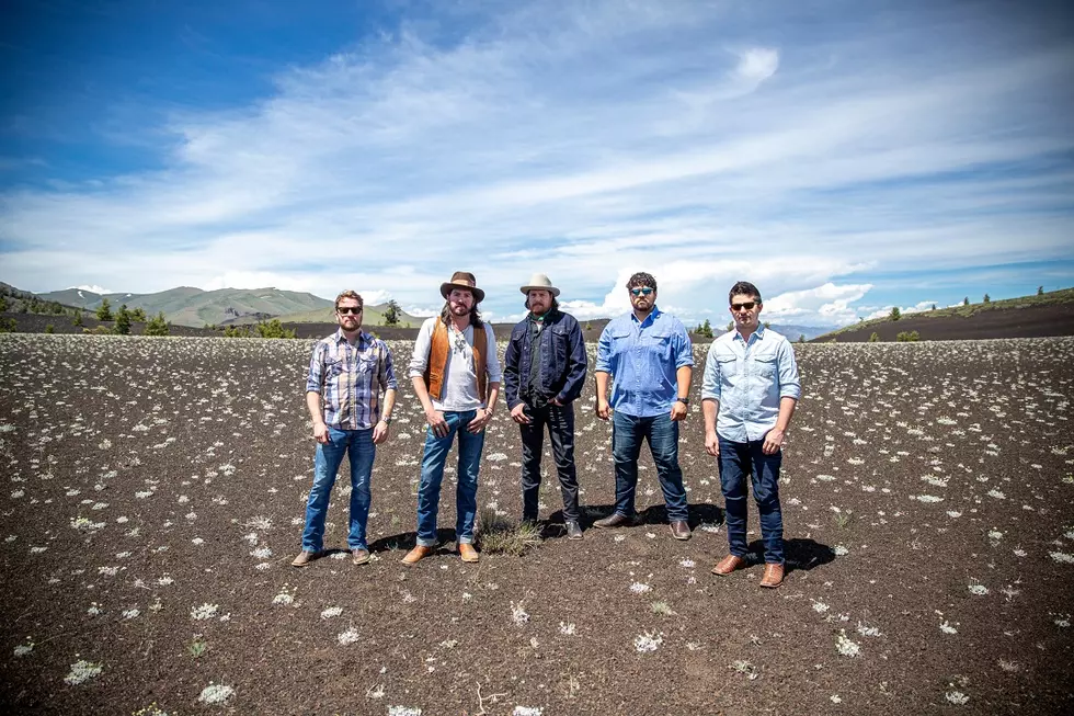 Micky and the Motorcars, 'Hold This Town Together' [Premiere]