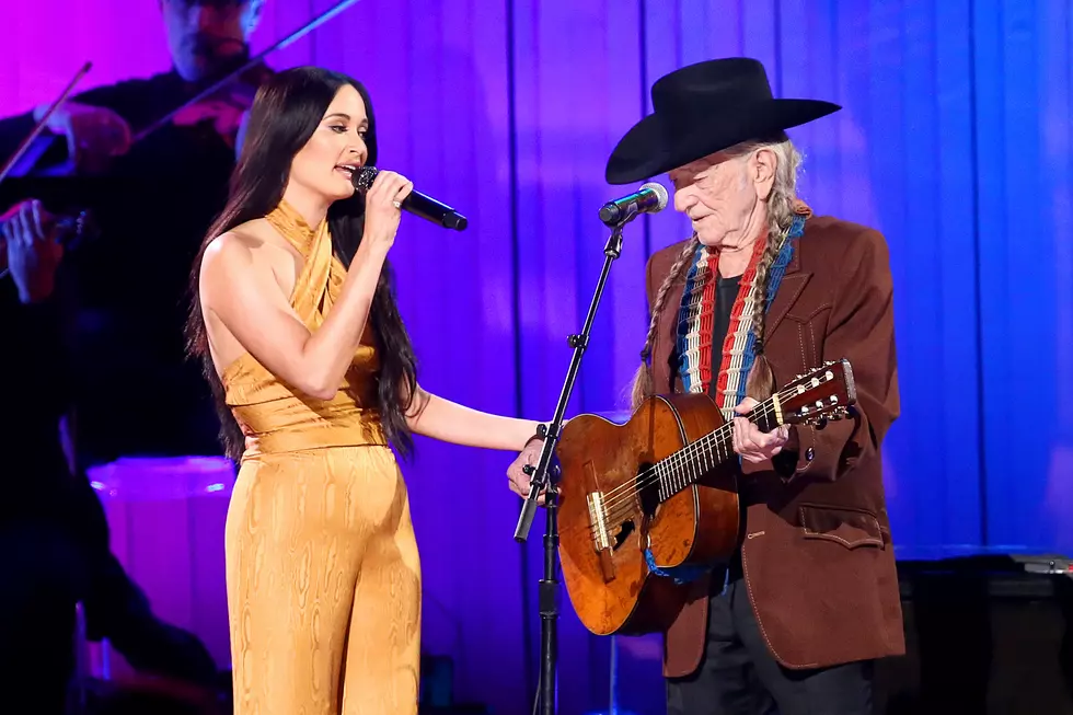 Kacey Musgraves, Willie Nelson Duet on &#8216;Rainbow Connection&#8217; at 2019 CMA Awards [WATCH]