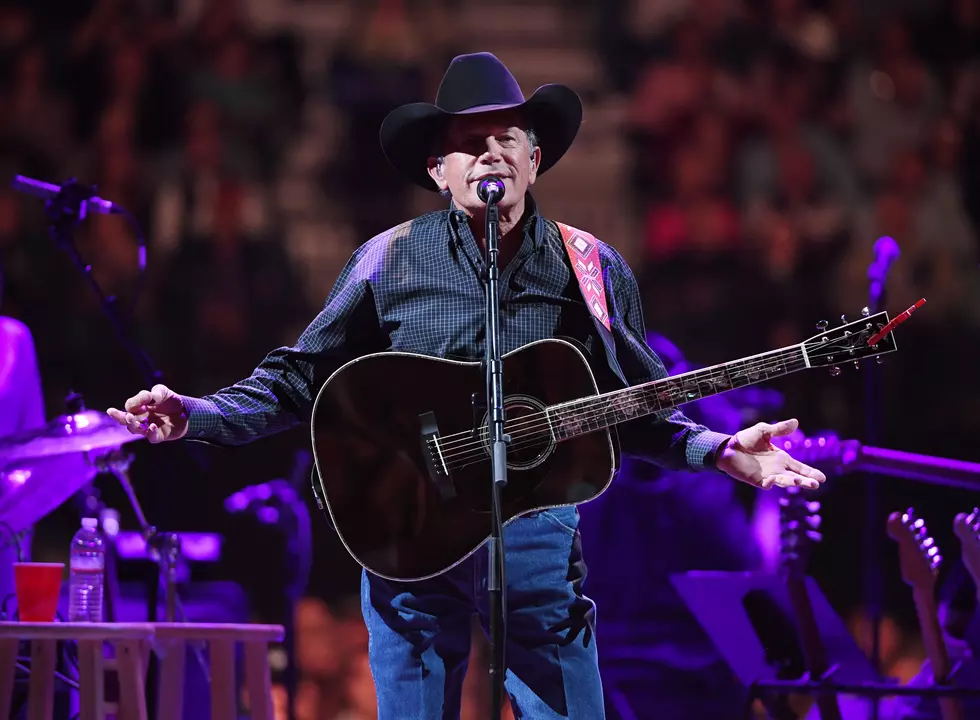 Story Behind the Song: George Strait, ‘Living for the Night’