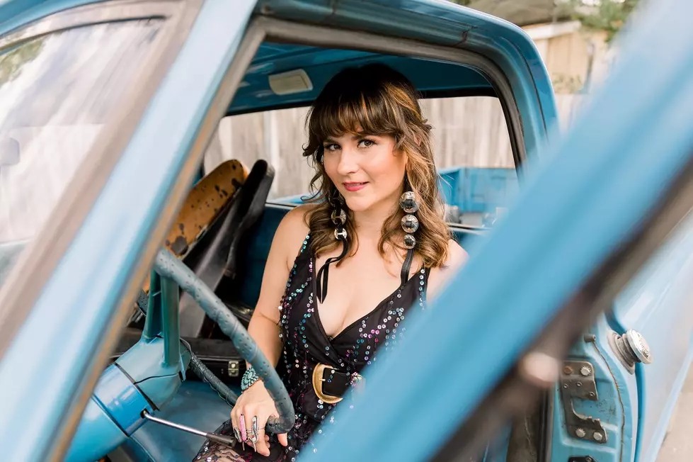 Interview: Jenee Fleenor, First Female CMA Musician of the Year Nominee, &#8216;Still Gets Teary-Eyed&#8217; at a Good Fiddle Line