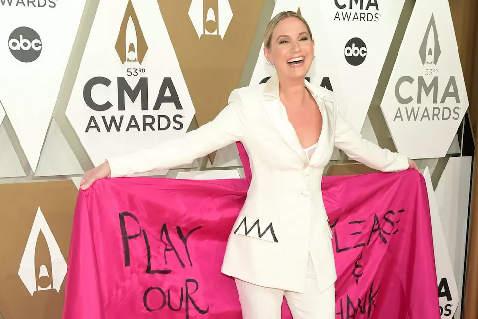 Jennifer Nettles Shares the Story Behind Her 2019 CMA Awards Cape