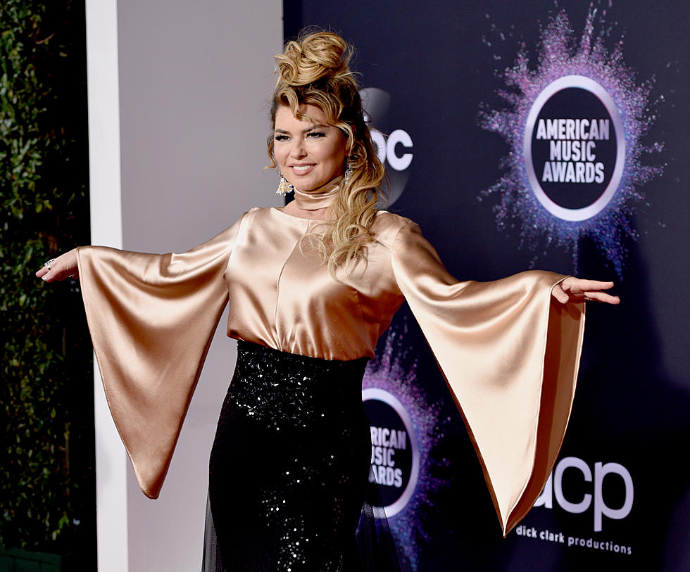 Shania Twain at the 2019 AMAs: See Her Red Carpet Look