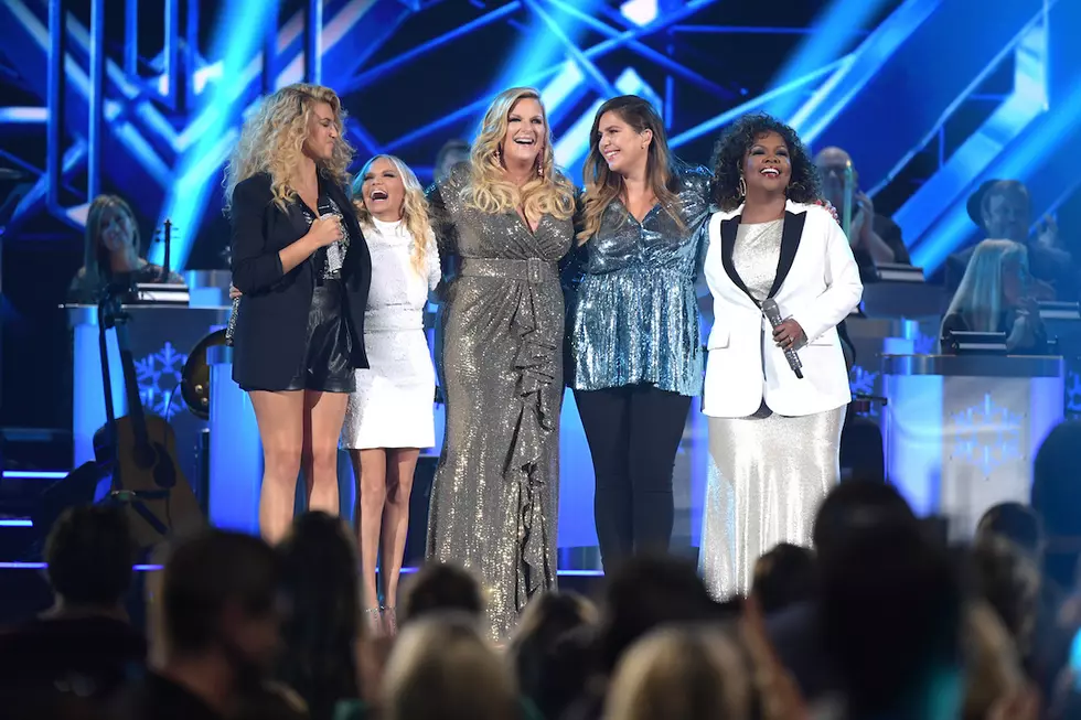 &#8216;CMA Country Christmas&#8217; 2019 Brings Iconic Female Singers Together for Special Collaboration