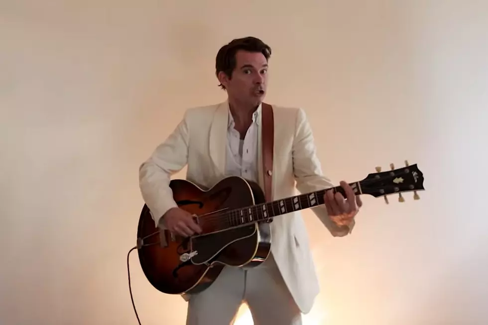 Old Crow Medicine Show’s Ketch Secor Is a One-Man Band in ‘Quarantined’ Music Video [WATCH]