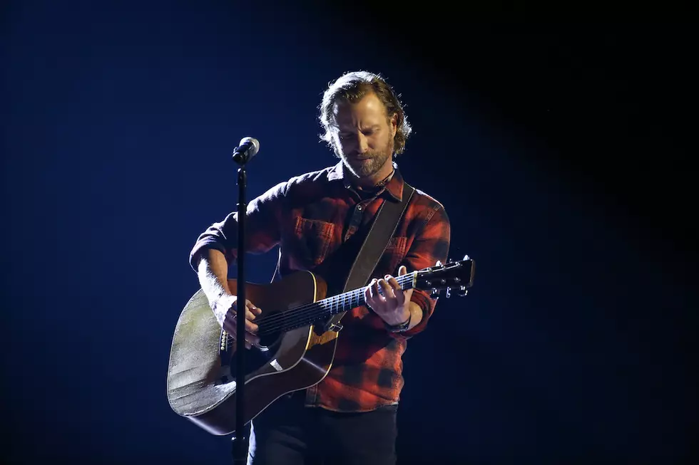 Dierks Bentley&#8217;s Colorado Christmas Traditions Are Cozy, Classic