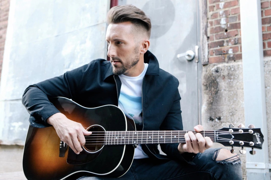 Hear JD Shelburne Put His Own Country Spin on ‘Away in a Manger’