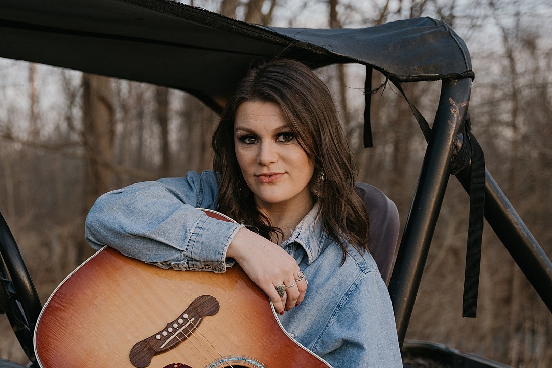 Mae Estes Yearns for Home and Days Gone By In ‘Town Left Me’