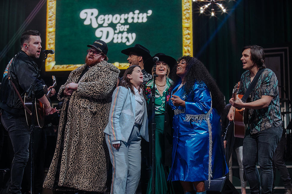 Country Stars Celebrate the Life of Leslie Jordan at ‘Reportin’ for Duty’ Tribute Concert [Pictures]