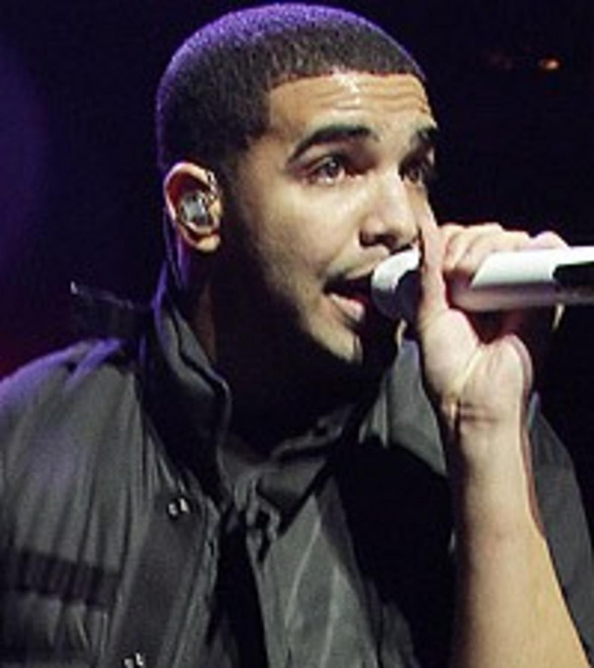 Drayyek Rapper Drake Lights Up NYC’s Radio City with Trey Songz, Jay-Z and More