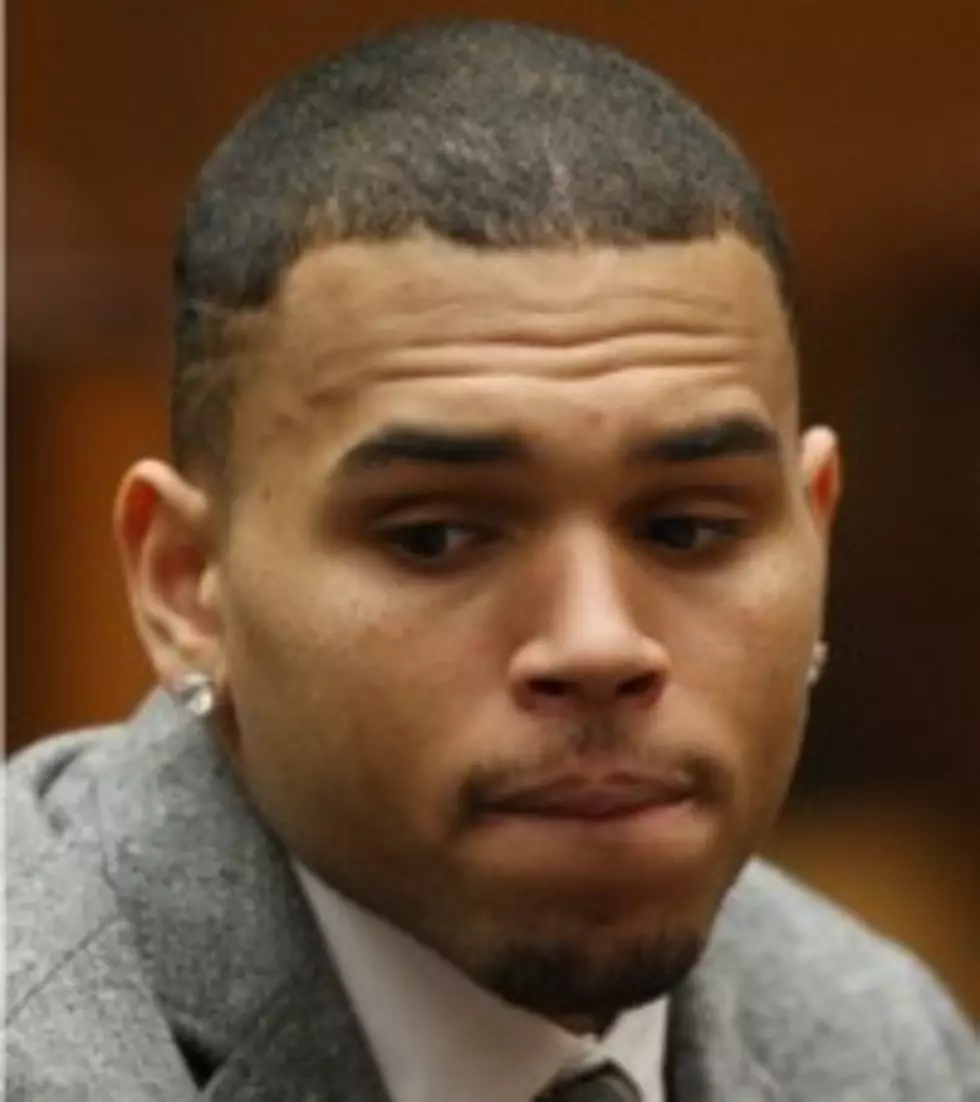 Chris Brown Allowed to Be Near Rihanna, Judge Rules