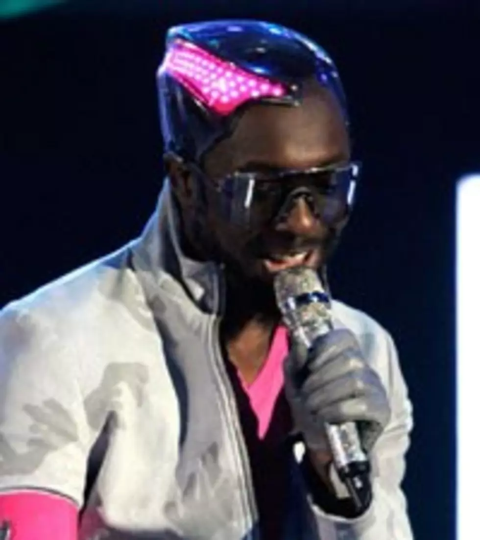 Will.i.am Uses Phone to Remember Lyrics During Show