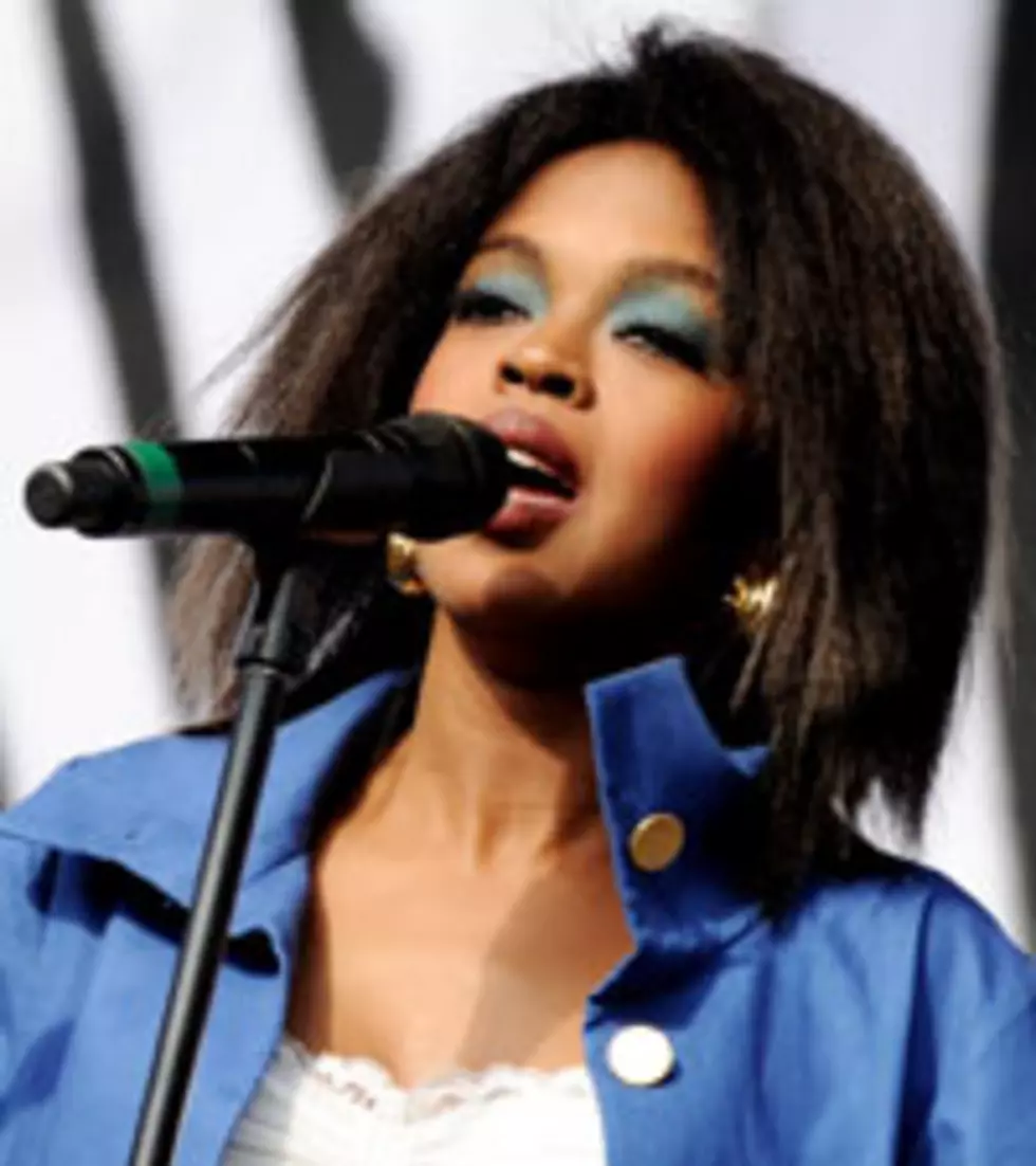 Lauryn Hill Performs, Shows Off Photos of Newborn Son