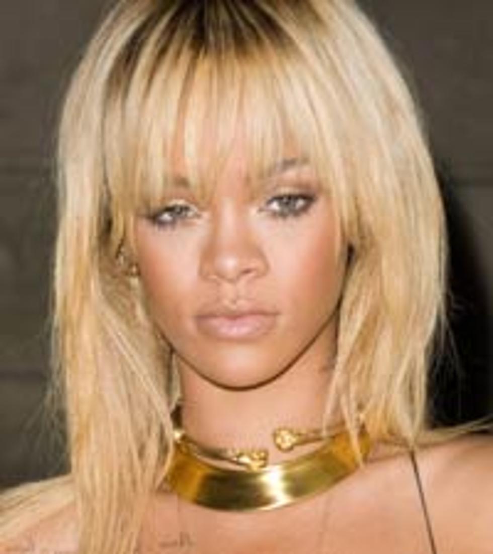 Rihanna Topless: Singer Goes Nude, Debuts New Hair Color on &#8216;Where Have You Been&#8217; Video Set