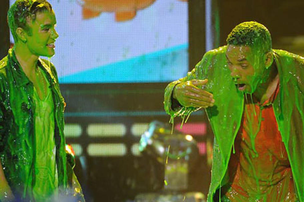 Kids’ Choice Awards 2012: Will Smith Slimed Alongside Justin Bieber — Video