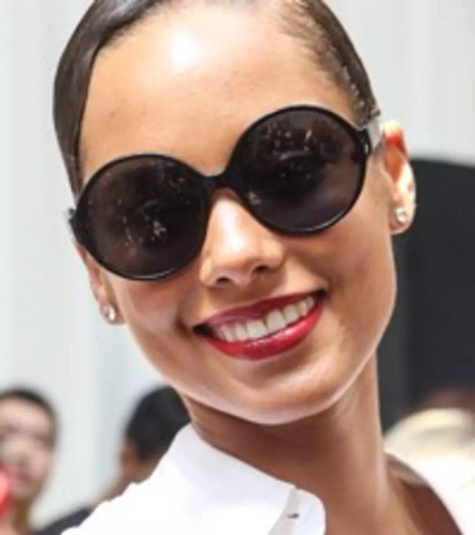 Alicia Keys &#8216;Girl on Fire&#8217; Video: Singer Drops Elegant New Clip