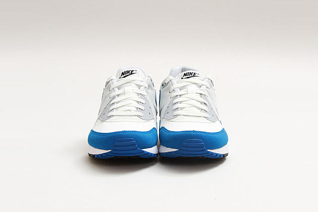 Nike Air Max Light Essential – Summit White / Military Blue