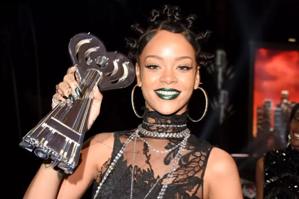 Rihanna Dons Gothic Look at 2014 iHeartRadio Music Awards, Wins Artist of the Year