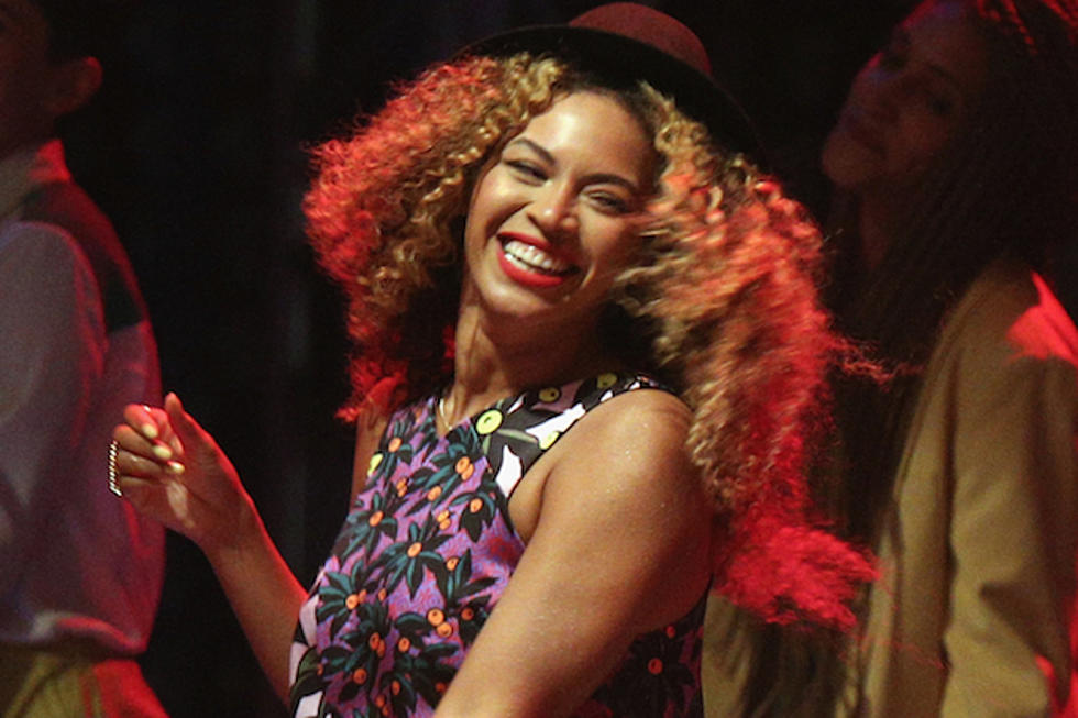 Beyonce Posts Photo Wearing Team Carter Jersey Amid Divorce Rumors
