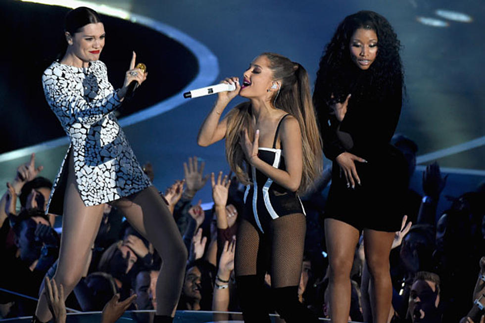Nicki Minaj Suffers Apparent Wardrobe Malfunction at 2014 MTV Video Music Awards