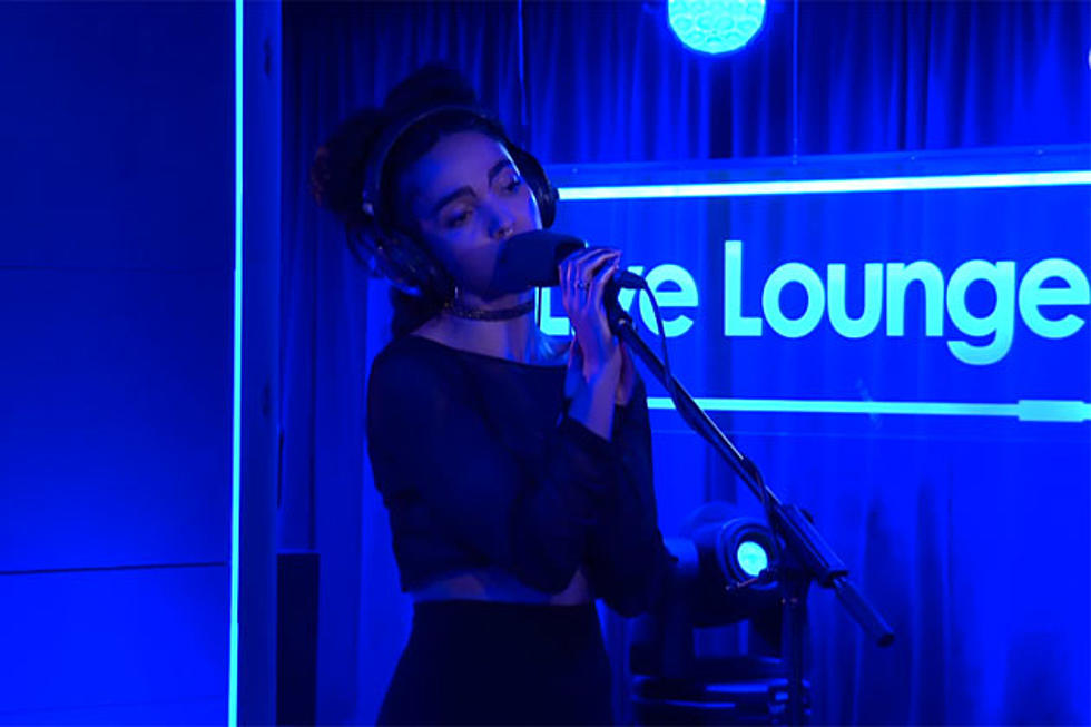 FKA twigs Covers Sam Smith's 'Stay With Me,' Performs 'Two Weeks' on BBC Radio 1