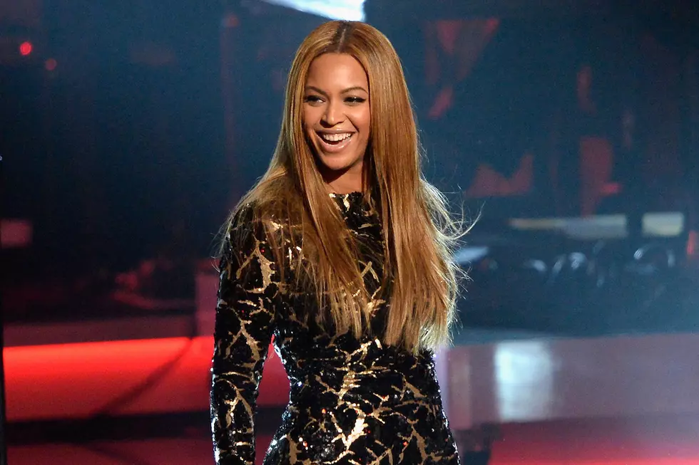 Beyonce Shares Hawaiian Vacation With Fans [VIDEOS]