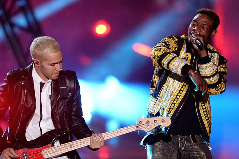 Fetty Wap Performs ‘Trap Queen’ With Fall Out Boy at 2015 MTV Movie Awards [VIDEO]