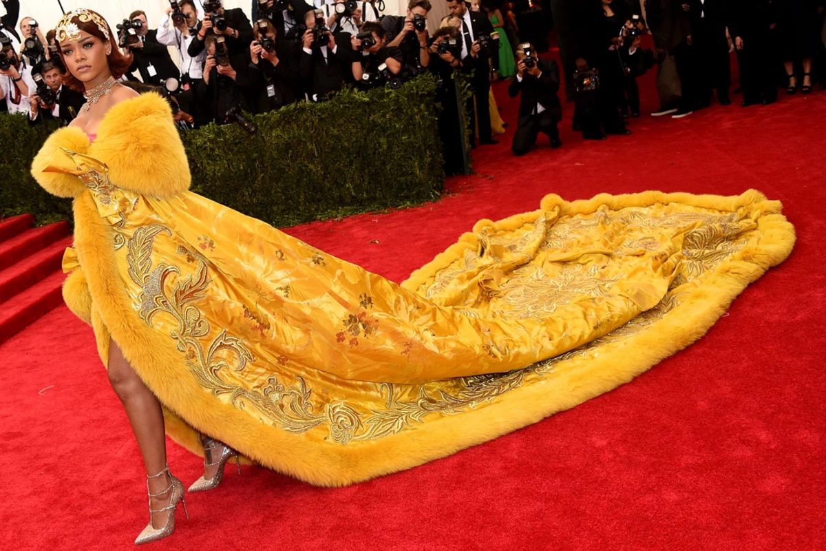 Rihanna Rocks Yellow Embellished Robe at 2015 Met Gala