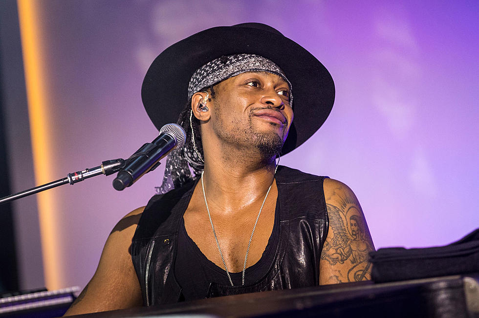 D’Angelo returns with first new music in three years: “Unshaken” 