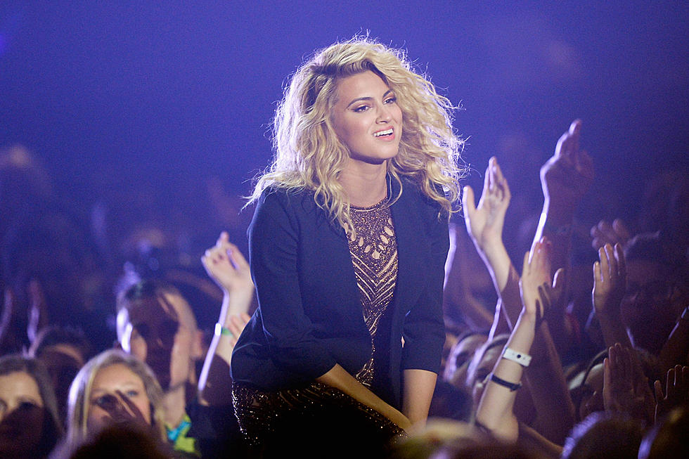 Tori Kelly Gives Soulful Performance of 'Should've Been Us' at 2015 MTV Video Music Awards [VIDEO]
