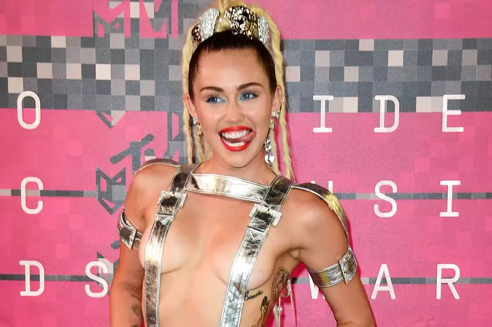 Miley Cyrus Goes Topless on 2015 MTV Video Music Awards Red Carpet