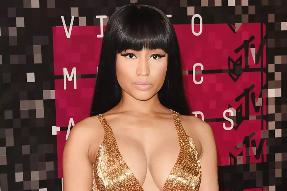 Nicki Minaj Dazzles in Gold on 2015 MTV Video Music Awards Red Carpet
